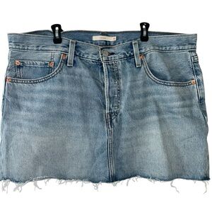 Levi's Light Wash Denim Mini Skirt - Casual Frayed Hem sz 33